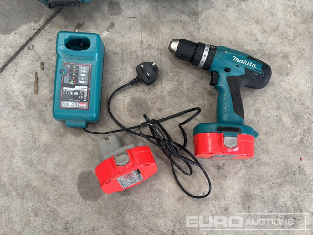 Makita Cordless Power Drill, Charger & Batteries (2 Of) - Construction equipment: picture 2 Makita Cordless Power Drill, Charger & Batteries (2 Of) - Construction equipment: picture 2
