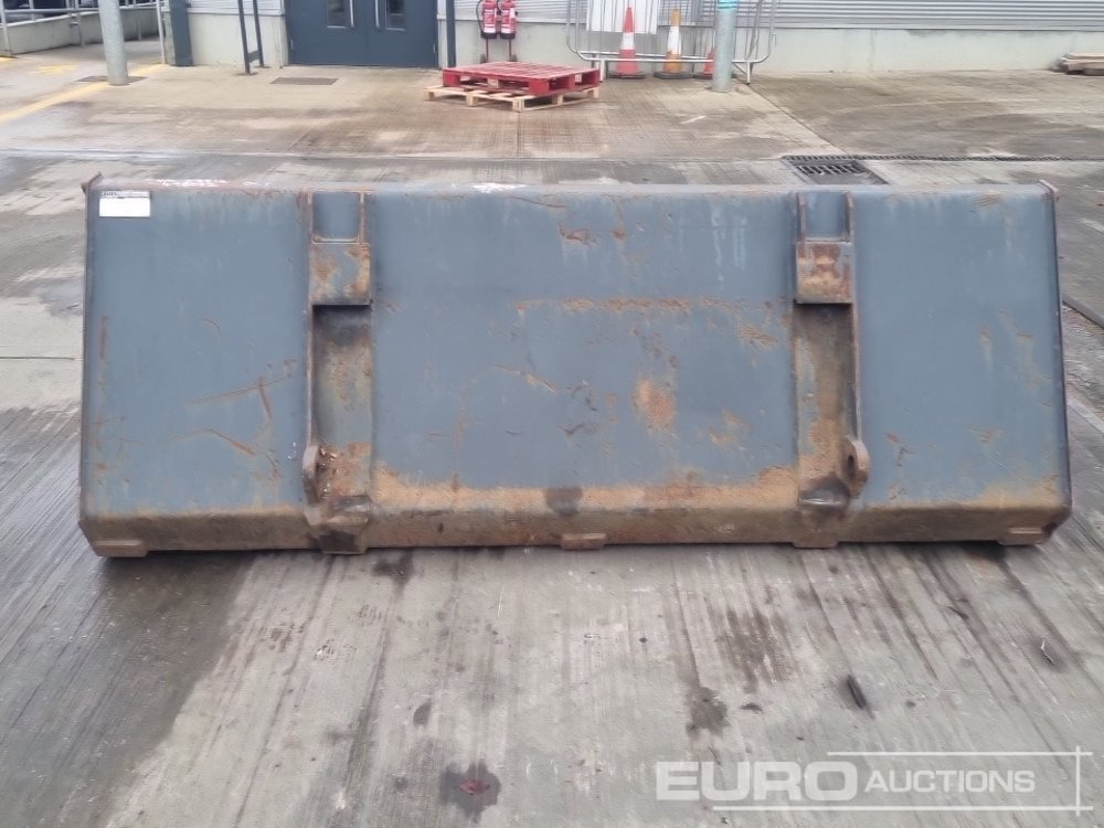 94" Loading Bucket to suit Claas Telehandler - Material handling equipment: picture 4 94" Loading Bucket to suit Claas Telehandler - Material handling equipment: picture 4