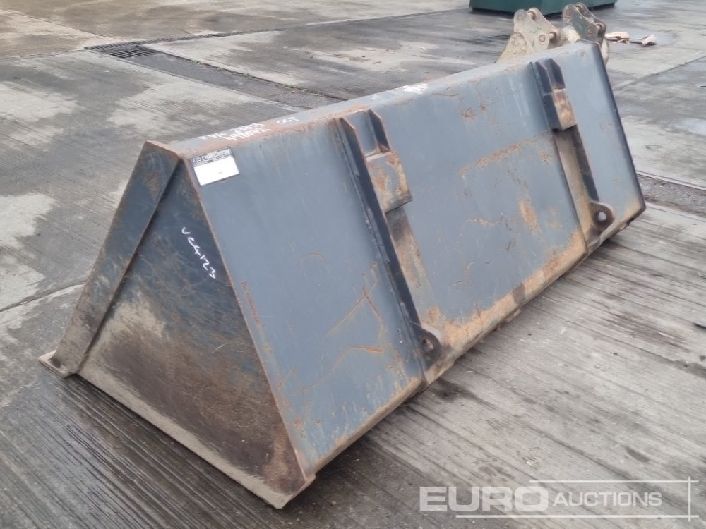94" Loading Bucket to suit Claas Telehandler - Material handling equipment: picture 3 94" Loading Bucket to suit Claas Telehandler - Material handling equipment: picture 3