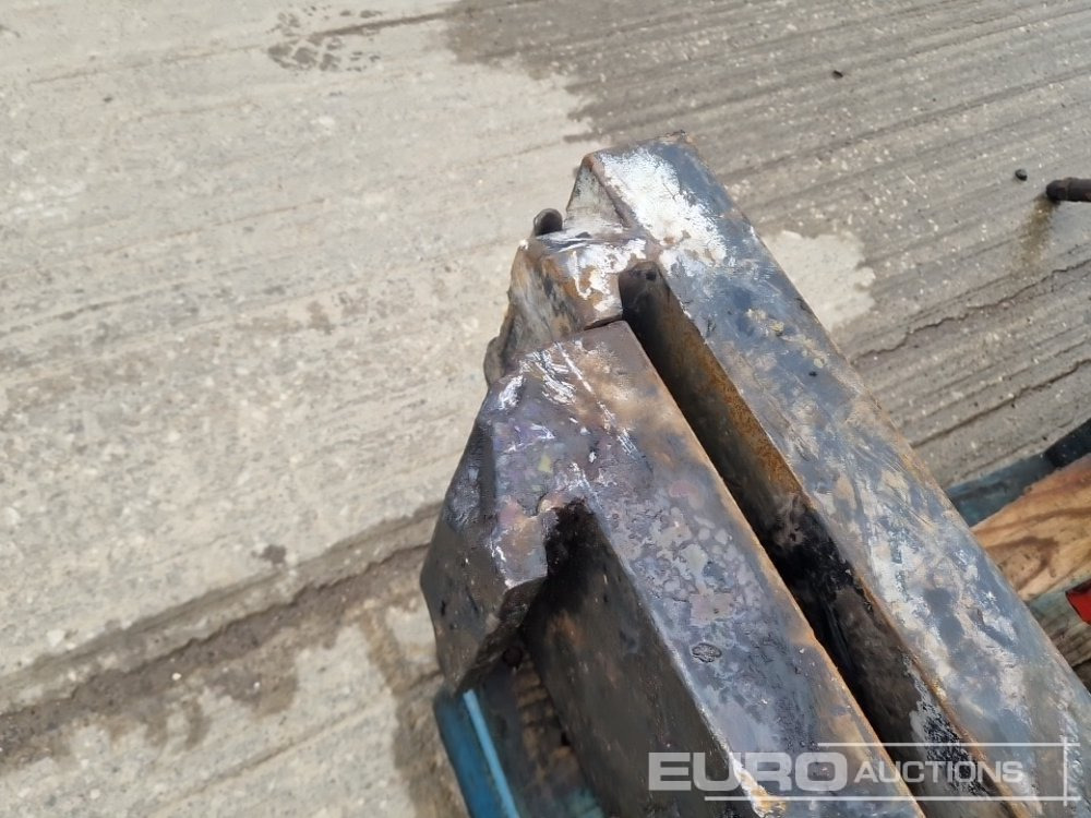 Material handling equipment Hydraulic Rotating Fork Carriage & Forks to suit Forklift: picture 11