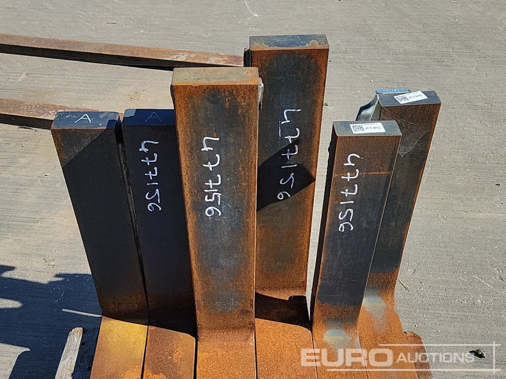 Material handling equipment Selection of Various Size Forks to suit Forklift (2 Pallets of): picture 9