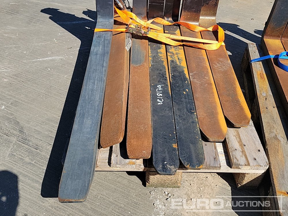 Material handling equipment Selection of Various Size Forks to suit Forklift (2 Pallets of): picture 13