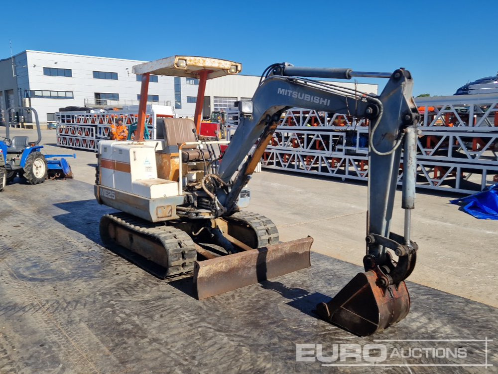 Mini excavator Mitsubishi ME25: picture 7