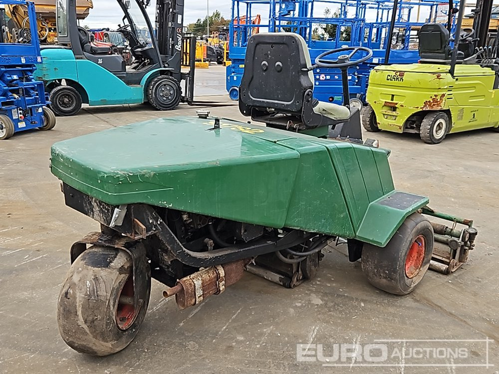 Ransomes 3 Gang Petrol Ride on Lawnmower (Non Runner) - Garden mower: picture 5 Ransomes 3 Gang Petrol Ride on Lawnmower (Non Runner) - Garden mower: picture 5