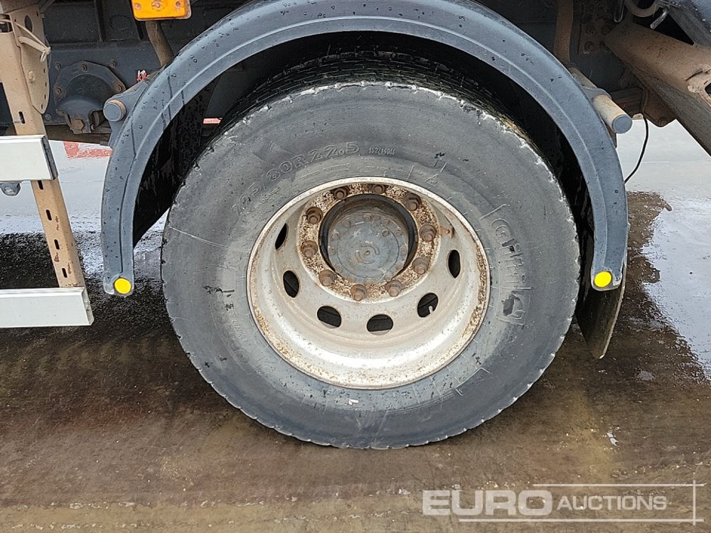 Skip loader truck Renault D18: picture 10