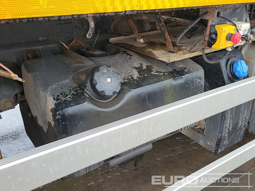 Skip loader truck Renault D18: picture 15