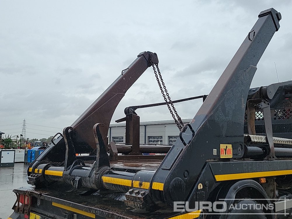 Skip loader truck Renault D18: picture 20