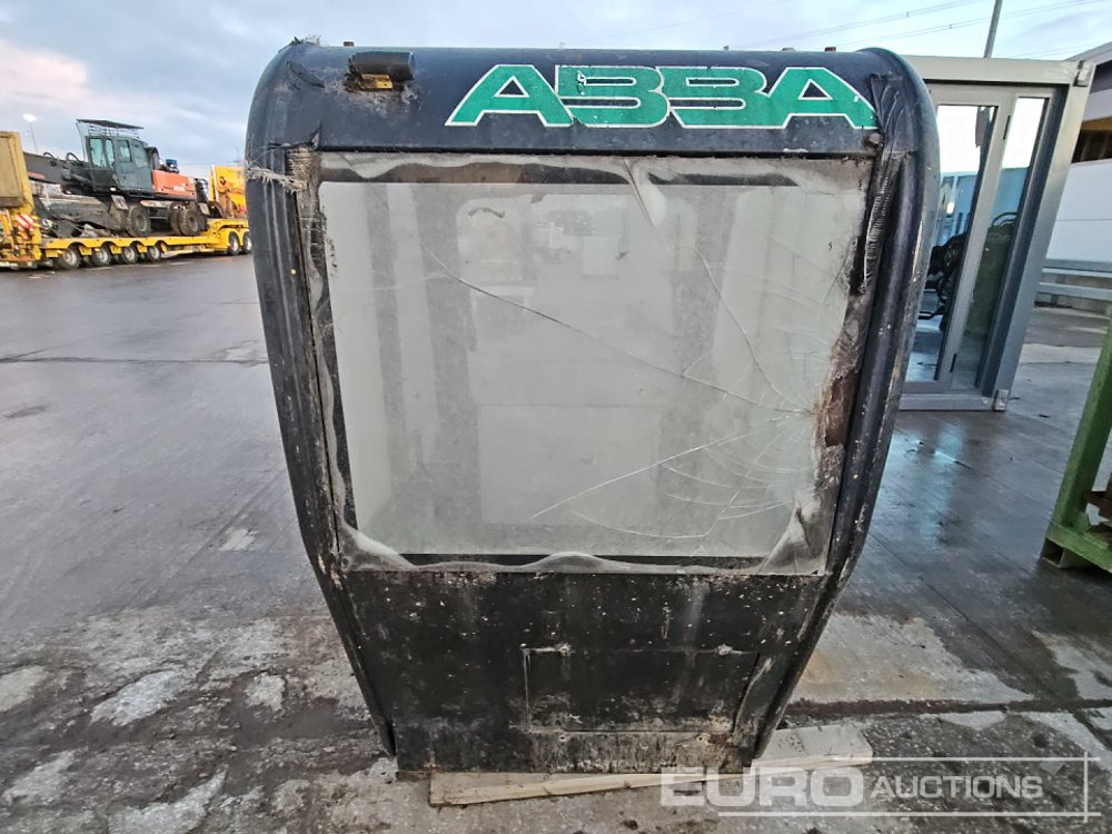 JCB Cab to suit Excavator - Spare parts: picture 4 JCB Cab to suit Excavator - Spare parts: picture 4