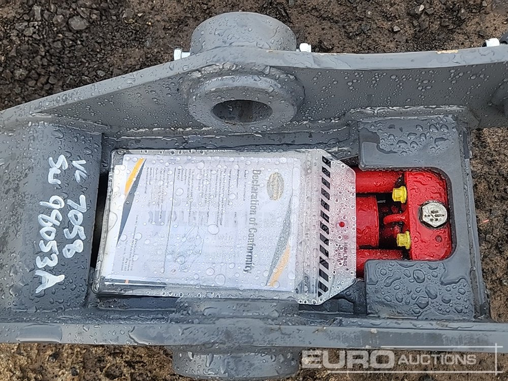 Quick coupler Unused 2025 Strickland Hydraulic Quick Hitch, 60mm Pin to suit 10-12 Ton Excavator: picture 6 Quick coupler Unused 2025 Strickland Hydraulic Quick Hitch, 60mm Pin to suit 10-12 Ton Excavator: picture 6