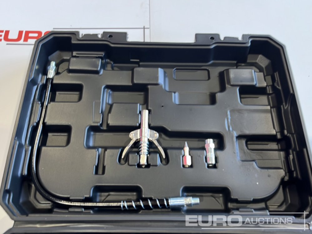 Unused Boss 21 Volt Lithium Battery Cordless Grease Gun - Construction equipment: picture 4 Unused Boss 21 Volt Lithium Battery Cordless Grease Gun - Construction equipment: picture 4