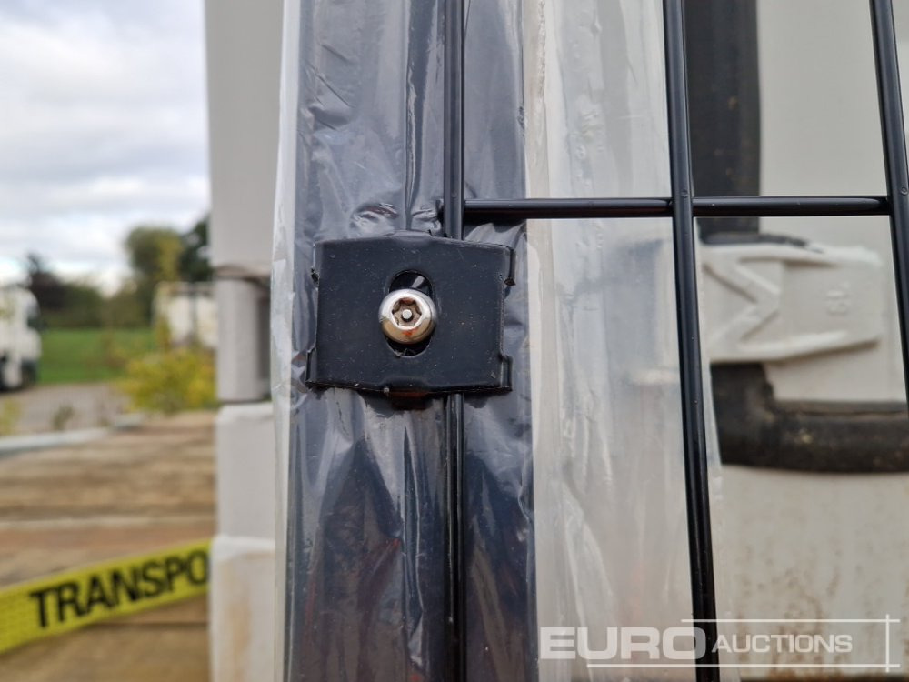 Construction equipment Unused Galvanised & Powder Coated Heavy Duty (5mm) Wire Mesh Fencing, 25 x H2.4m x W2.2m Panels, 26 x 60mm x 60mm x3m Posts, with Fittings (Black): picture 23 Construction equipment Unused Galvanised & Powder Coated Heavy Duty (5mm) Wire Mesh Fencing, 25 x H2.4m x W2.2m Panels, 26 x 60mm x 60mm x3m Posts, with Fittings (Black): picture 23