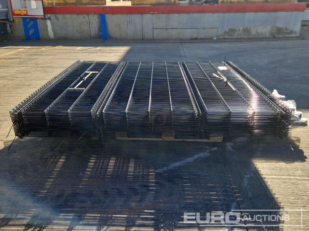 Construction equipment Unused Galvanised & Powder Coated Heavy Duty (5mm) Wire Mesh Fencing, 25 x H2.4m x W2.2m Panels, 26 x 60mm x 60mm x3m Posts, with Fittings (Black): picture 6 Construction equipment Unused Galvanised & Powder Coated Heavy Duty (5mm) Wire Mesh Fencing, 25 x H2.4m x W2.2m Panels, 26 x 60mm x 60mm x3m Posts, with Fittings (Black): picture 6
