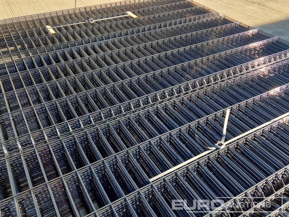 Construction equipment Unused Galvanised & Powder Coated Heavy Duty (5mm) Wire Mesh Fencing, 25 x H2.4m x W2.2m Panels, 26 x 60mm x 60mm x3m Posts, with Fittings (Black): picture 11 Construction equipment Unused Galvanised & Powder Coated Heavy Duty (5mm) Wire Mesh Fencing, 25 x H2.4m x W2.2m Panels, 26 x 60mm x 60mm x3m Posts, with Fittings (Black): picture 11