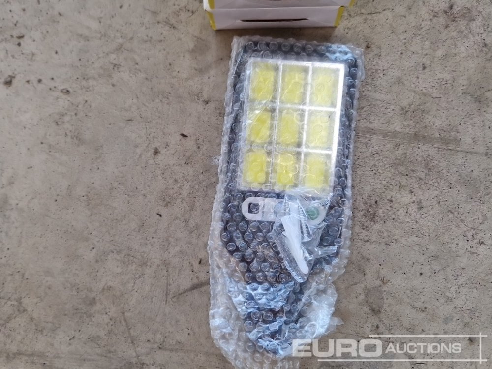 Unused HOTU Solar Sensor Street Lights - 108 COB LED Outdoor Motion Sensor Wall Lights with 3 Lighting Modes, Solar Powered, 36V - Ideal for Garden, Patio, Pathway Lighting (2 of) - Construction equipment: picture 4 Unused HOTU Solar Sensor Street Lights - 108 COB LED Outdoor Motion Sensor Wall Lights with 3 Lighting Modes, Solar Powered, 36V - Ideal for Garden, Patio, Pathway Lighting (2 of) - Construction equipment: picture 4