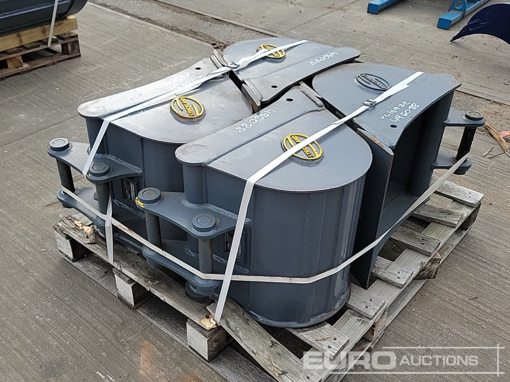 Unused Strickland 18", 18", 18", 18" Digging Bucket 35mm Pin to suit Mini Excavator - Bucket: picture 5 Unused Strickland 18", 18", 18", 18" Digging Bucket 35mm Pin to suit Mini Excavator - Bucket: picture 5