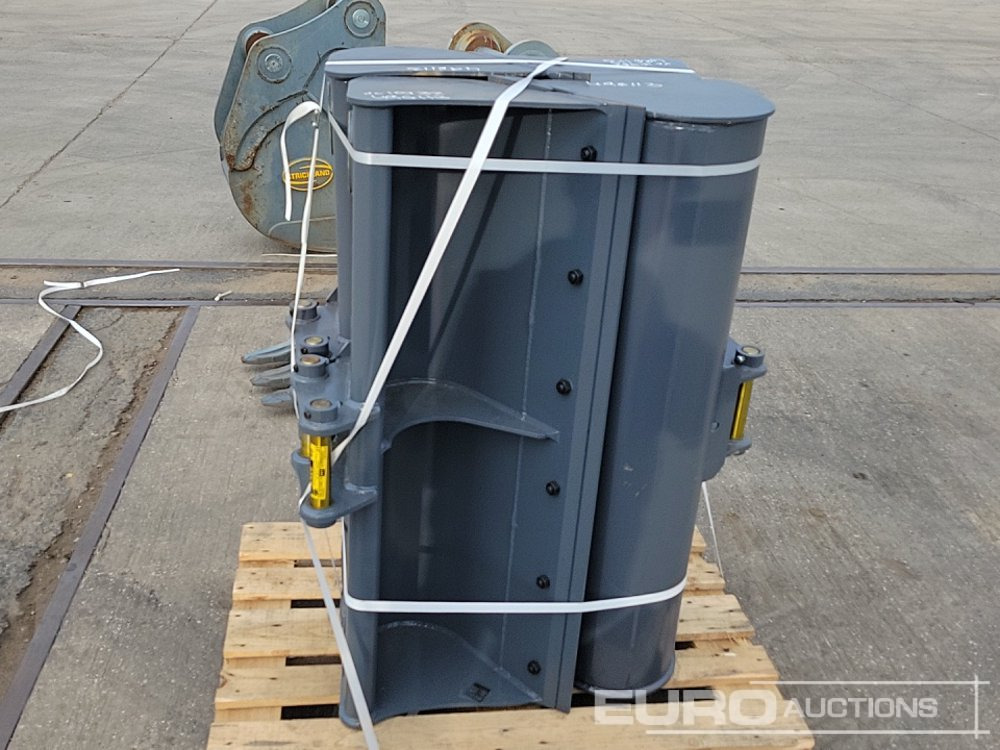 Unused Strickland 48", 48", 48", 48" Ditching Bucket 35mm Pin to suit Mini Excavator - Bucket: picture 2 Unused Strickland 48", 48", 48", 48" Ditching Bucket 35mm Pin to suit Mini Excavator - Bucket: picture 2