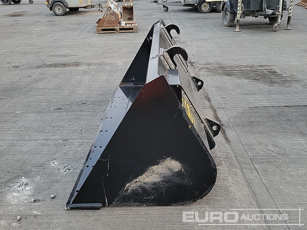 Unused Strickland 90" Loading Bucket to suit JCB Telehandler - Bucket: picture 2 Unused Strickland 90" Loading Bucket to suit JCB Telehandler - Bucket: picture 2