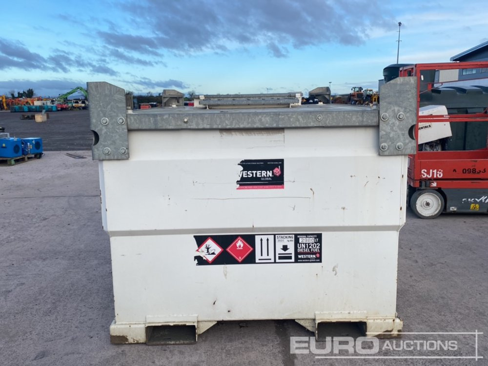 Western 2980 LitreStatic Bunded Fuel Bowser - Storage tank: picture 4 Western 2980 LitreStatic Bunded Fuel Bowser - Storage tank: picture 4