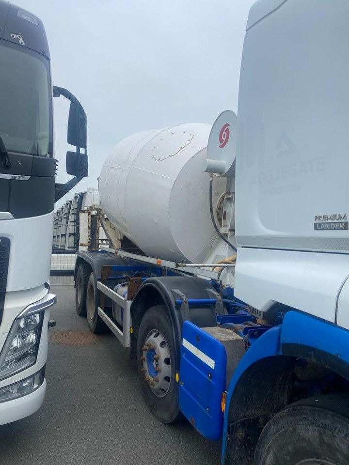 Renault Premium - Concrete mixer truck: picture 3 Renault Premium - Concrete mixer truck: picture 3