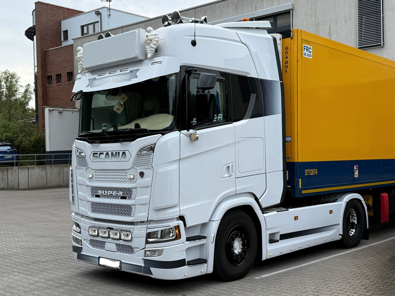 Scania S460/Standklima/Retarder/2 Tanks - Tractor unit: picture 1 Scania S460/Standklima/Retarder/2 Tanks - Tractor unit: picture 1
