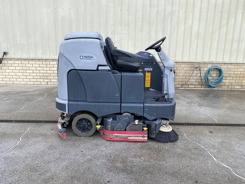 Nilfisk SC6500 1100C, Veeg- Schrobmachine - Scrubber dryer: picture 1 Nilfisk SC6500 1100C, Veeg- Schrobmachine - Scrubber dryer: picture 1