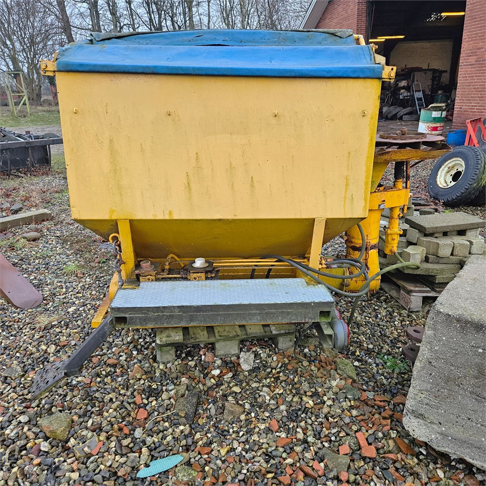 ABC Saltspreder - Sand/ Salt spreader: picture 4 ABC Saltspreder - Sand/ Salt spreader: picture 4