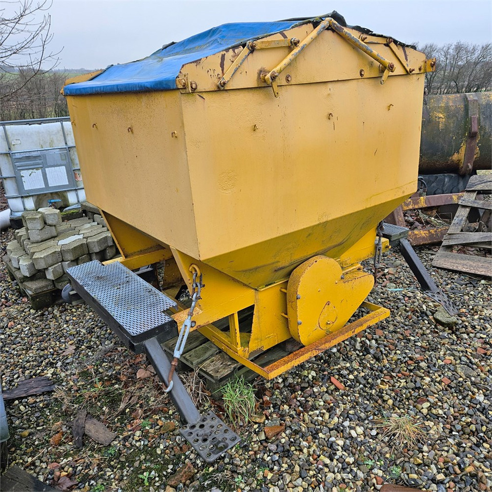 ABC Saltspreder - Sand/ Salt spreader: picture 3 ABC Saltspreder - Sand/ Salt spreader: picture 3