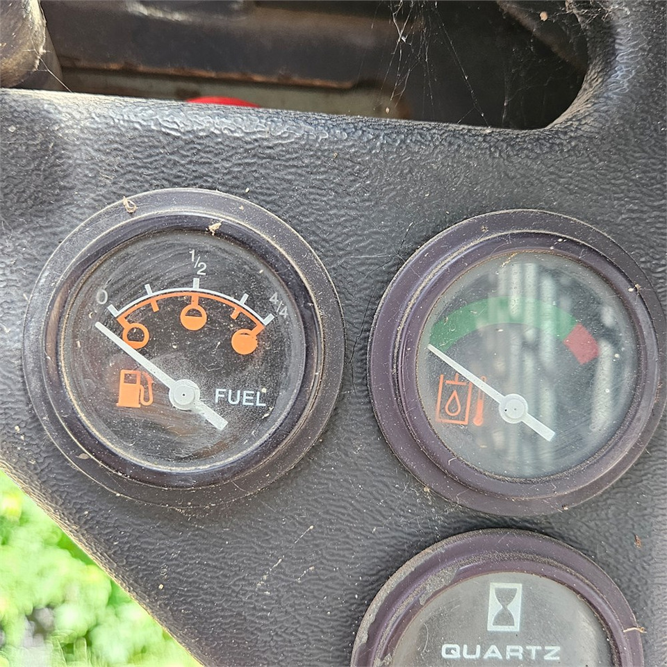 Skid steer loader Bobcat Mustang 2044: picture 12