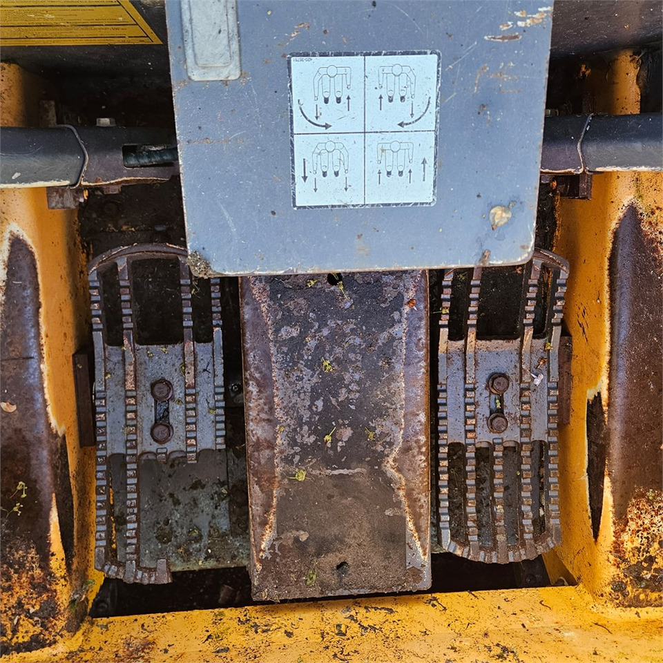 Skid steer loader Bobcat Mustang 2044: picture 18