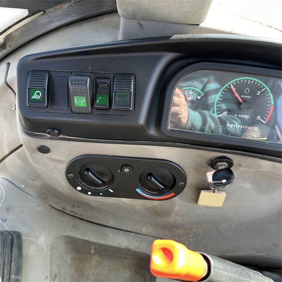 Backhoe loader Case 695SM-4PS: picture 26 Backhoe loader Case 695SM-4PS: picture 26