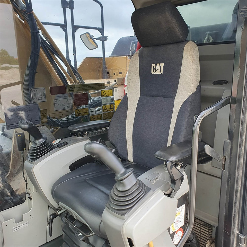 Crawler excavator Caterpillar 324 EL: picture 18