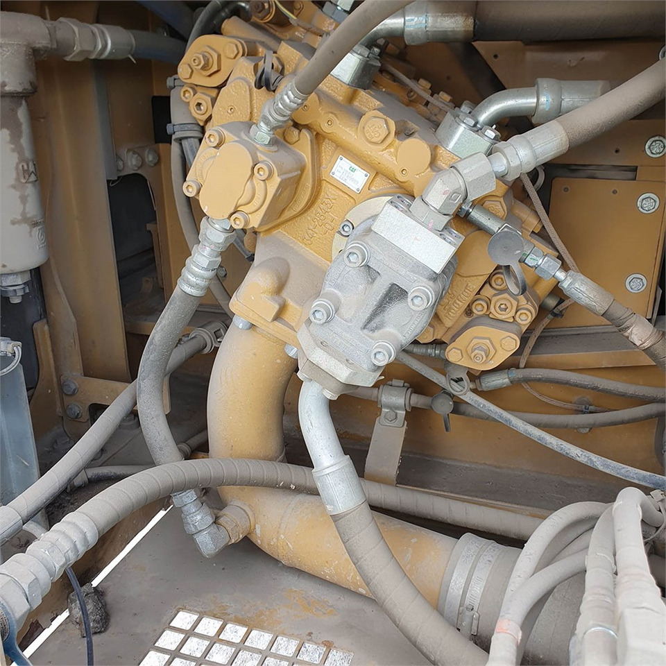 Crawler excavator Caterpillar 324 EL: picture 34