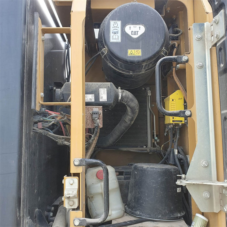 Crawler excavator Caterpillar 324 EL: picture 37