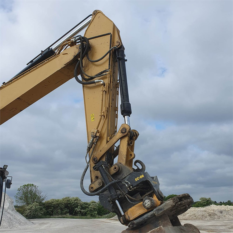 Crawler excavator Caterpillar 324 EL: picture 15