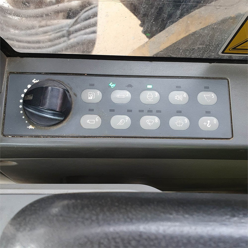 Crawler excavator Caterpillar 324 EL: picture 25