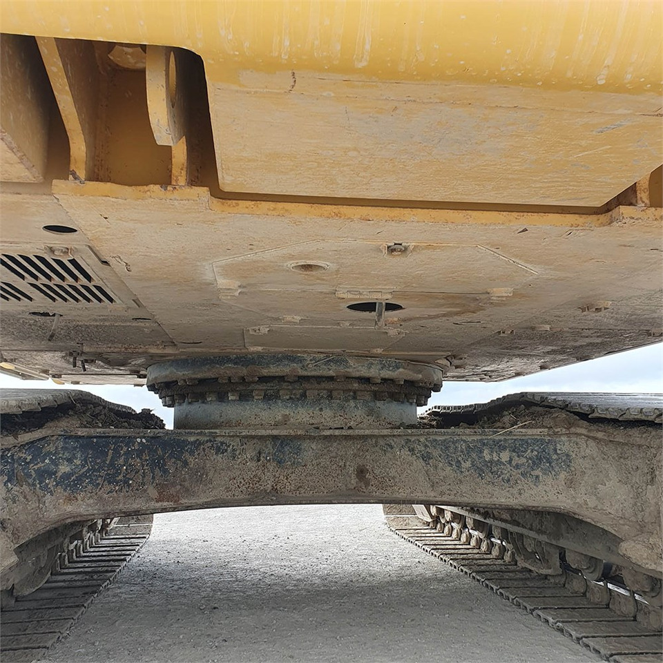 Crawler excavator Caterpillar 324 EL: picture 39