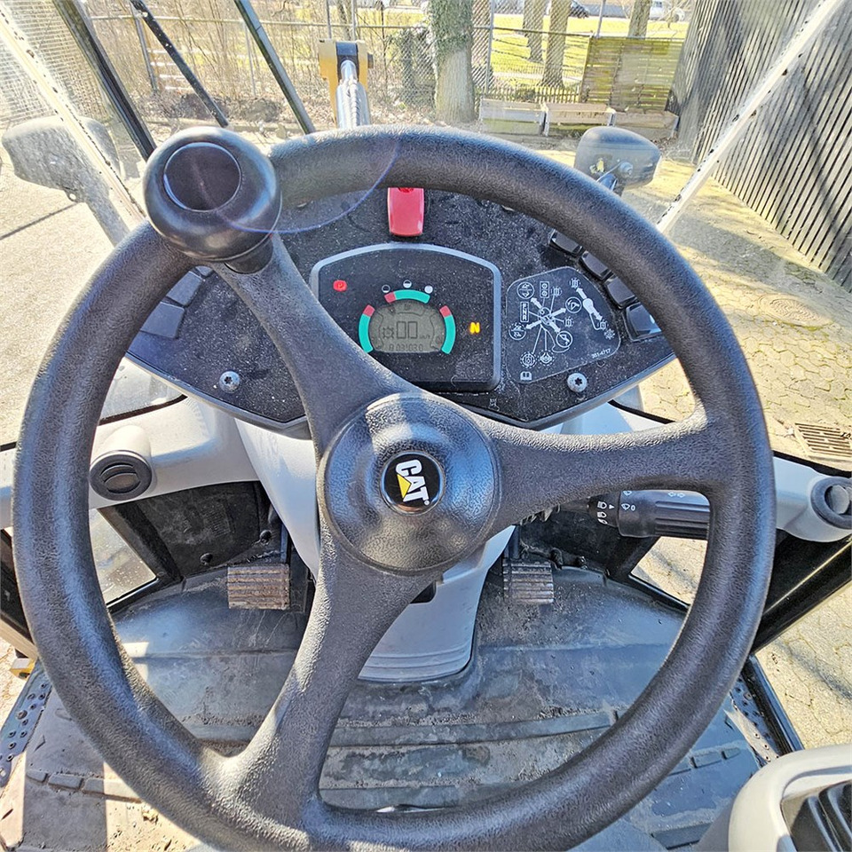 Wheel loader Caterpillar 908 H2: picture 13
