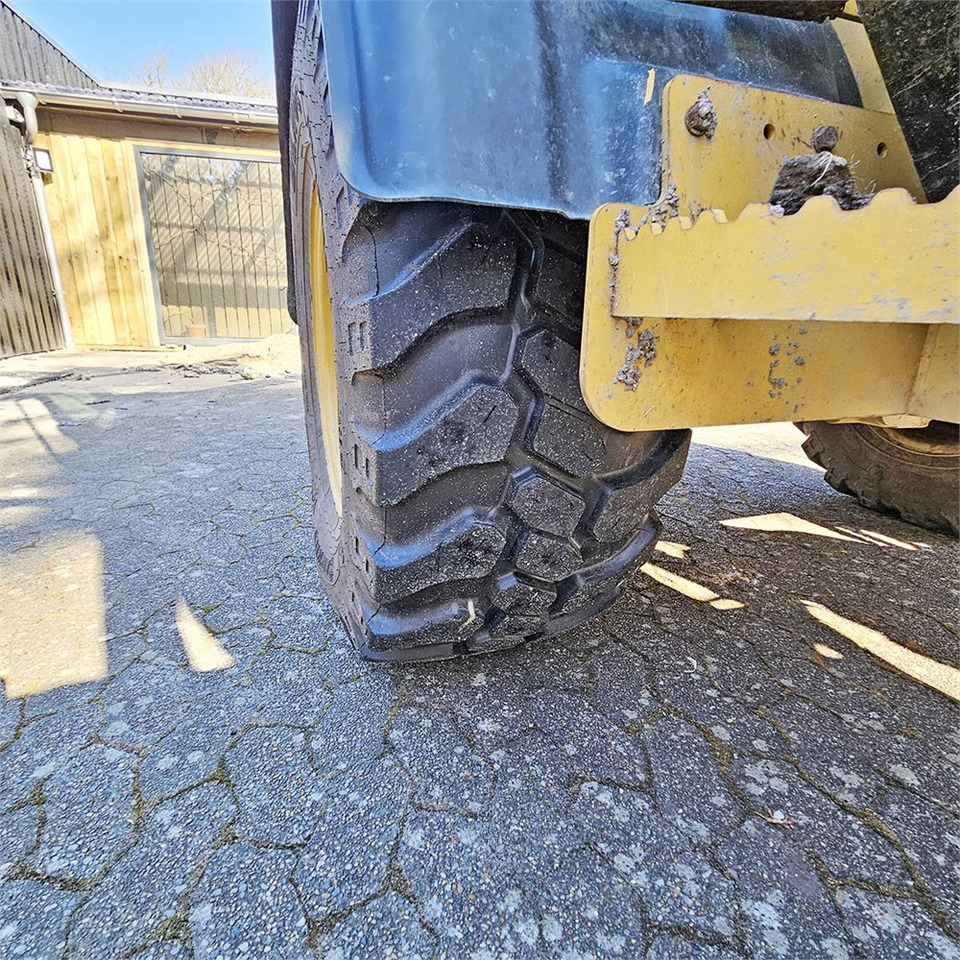 Wheel loader Caterpillar 908 H2: picture 36