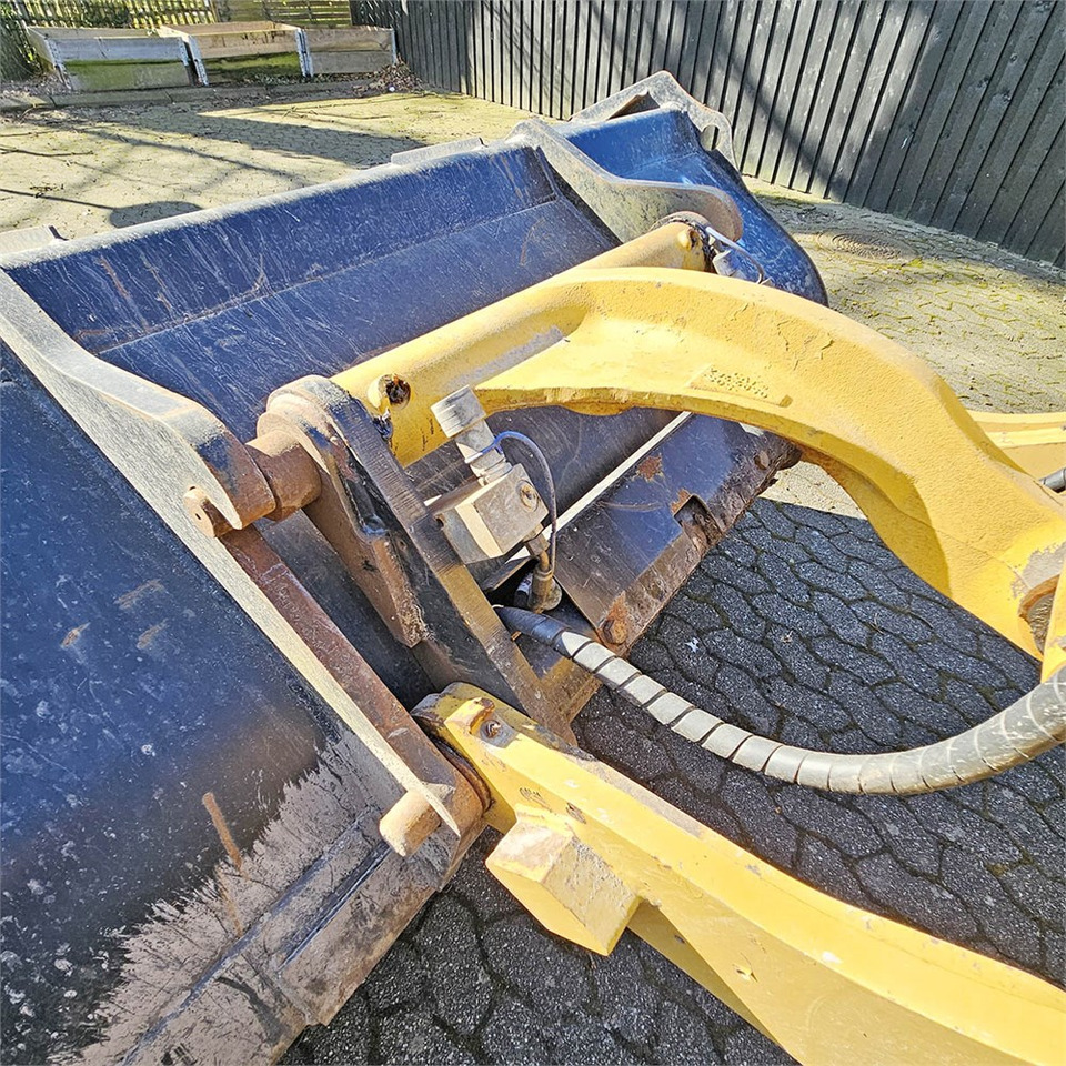 Wheel loader Caterpillar 908 H2: picture 25