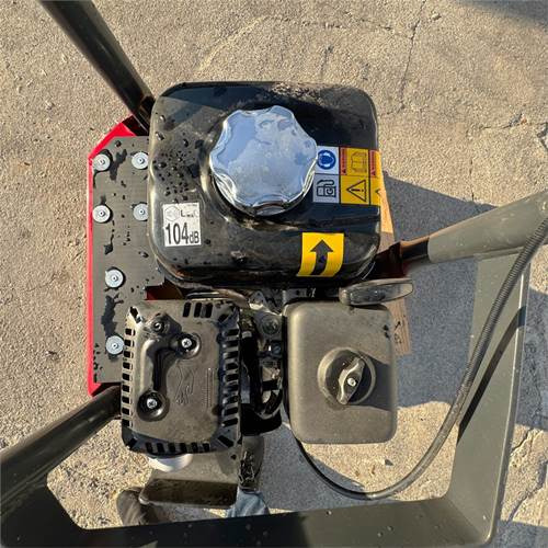 Chicago Pneumatic KMR11 - Vibratory plate: picture 5 Chicago Pneumatic KMR11 - Vibratory plate: picture 5