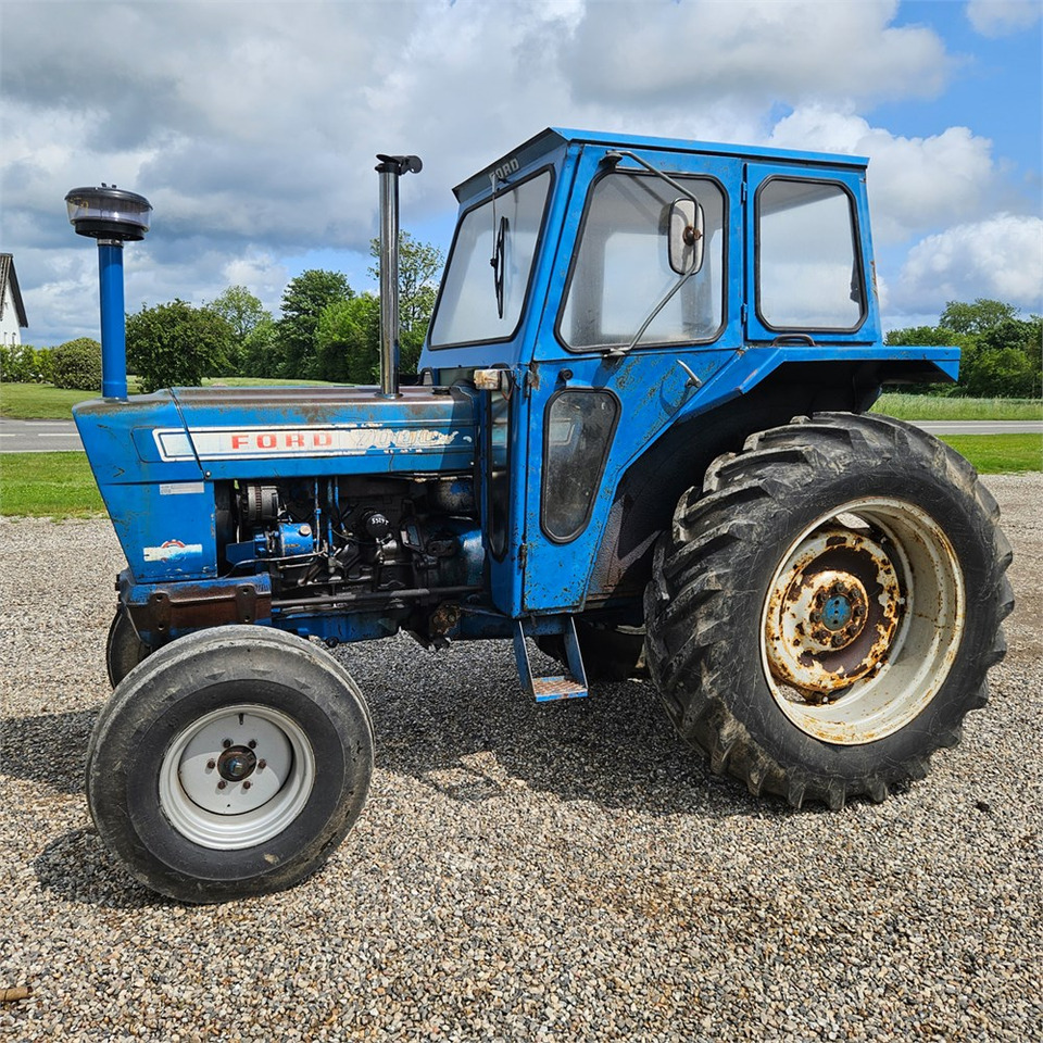 Ford 7000 - Farm tractor: picture 1 Ford 7000 - Farm tractor: picture 1