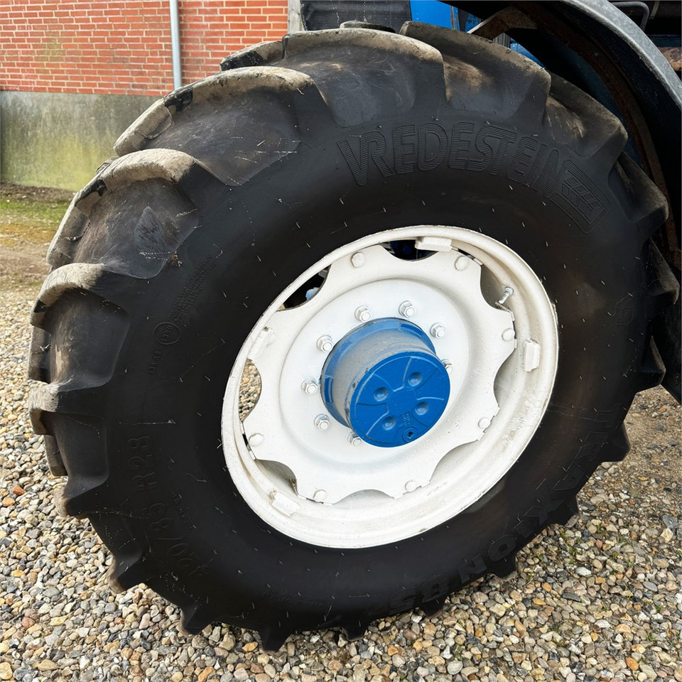 Farm tractor Ford 8630: picture 28