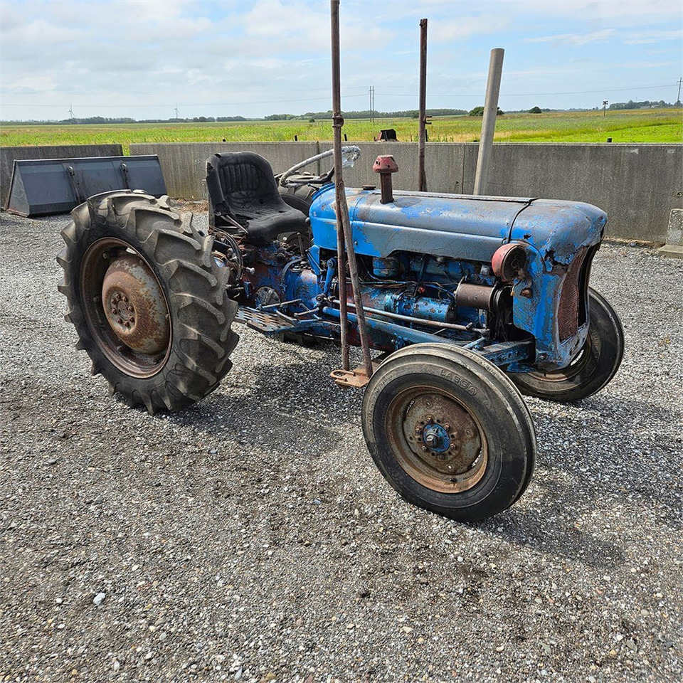 Fordson Dexta - Farm tractor: picture 1 Fordson Dexta - Farm tractor: picture 1