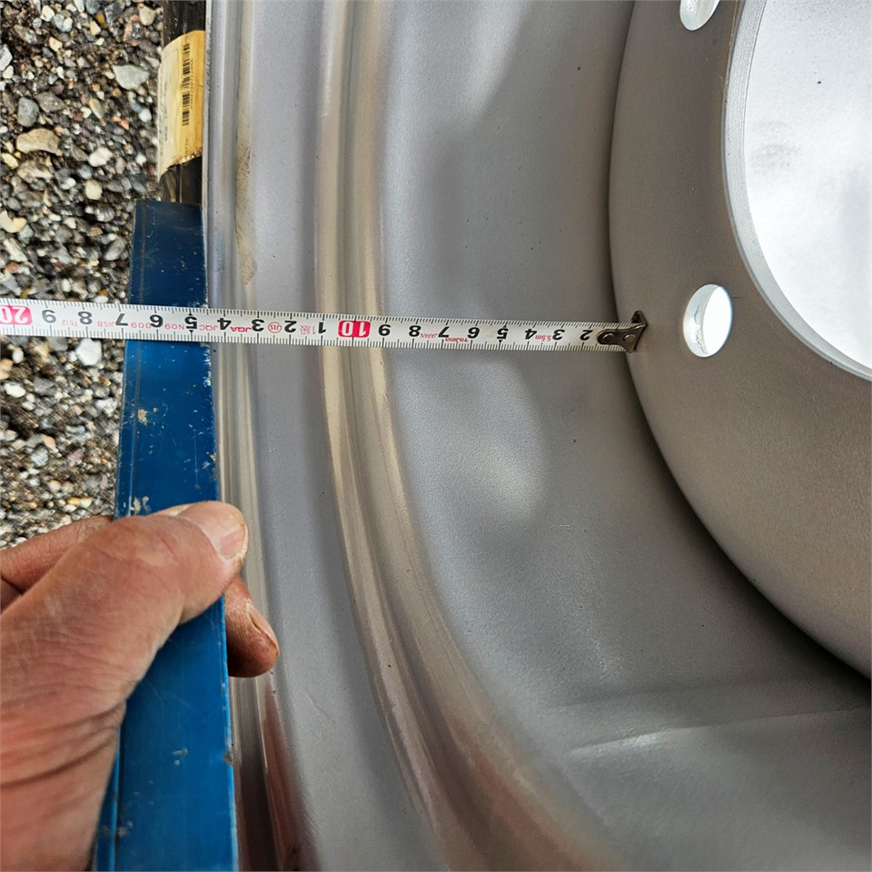 Giant 31X15,5-15 - Wheel and tire package for Construction machinery: picture 5 Giant 31X15,5-15 - Wheel and tire package for Construction machinery: picture 5