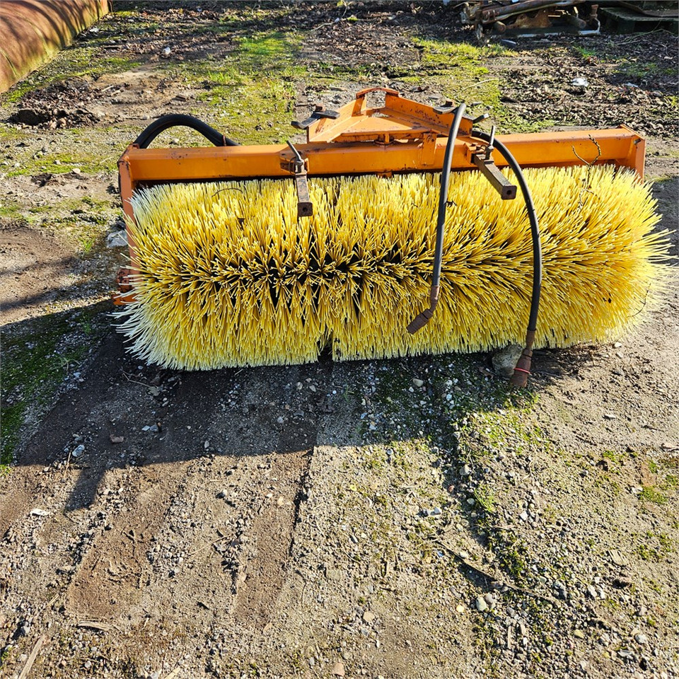 HWH HF 1A 1500 - Broom: picture 2 HWH HF 1A 1500 - Broom: picture 2