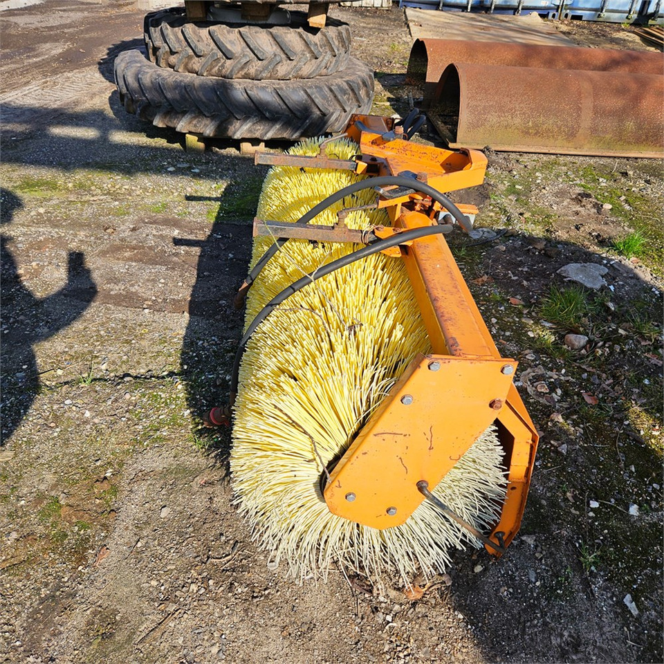 HWH HF 1A 1500 - Broom: picture 1 HWH HF 1A 1500 - Broom: picture 1