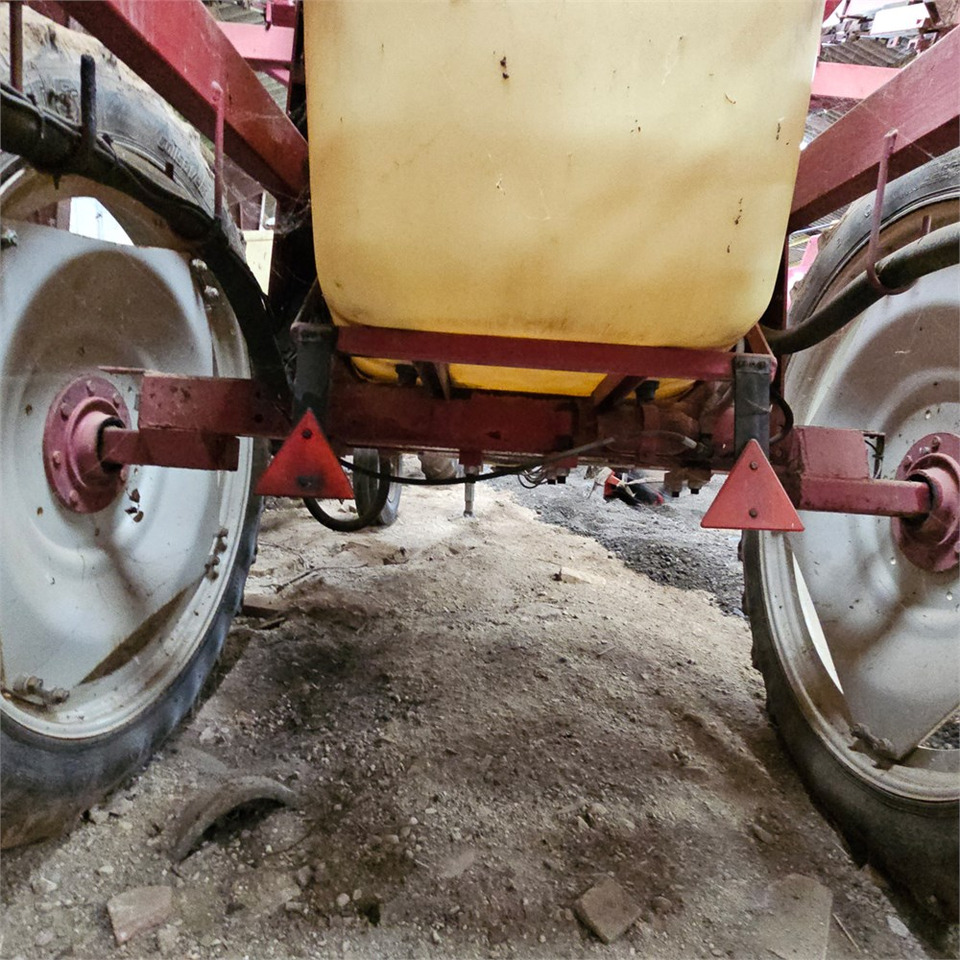 Sprayer Hardi CM2 Commander 2.800 l: picture 26