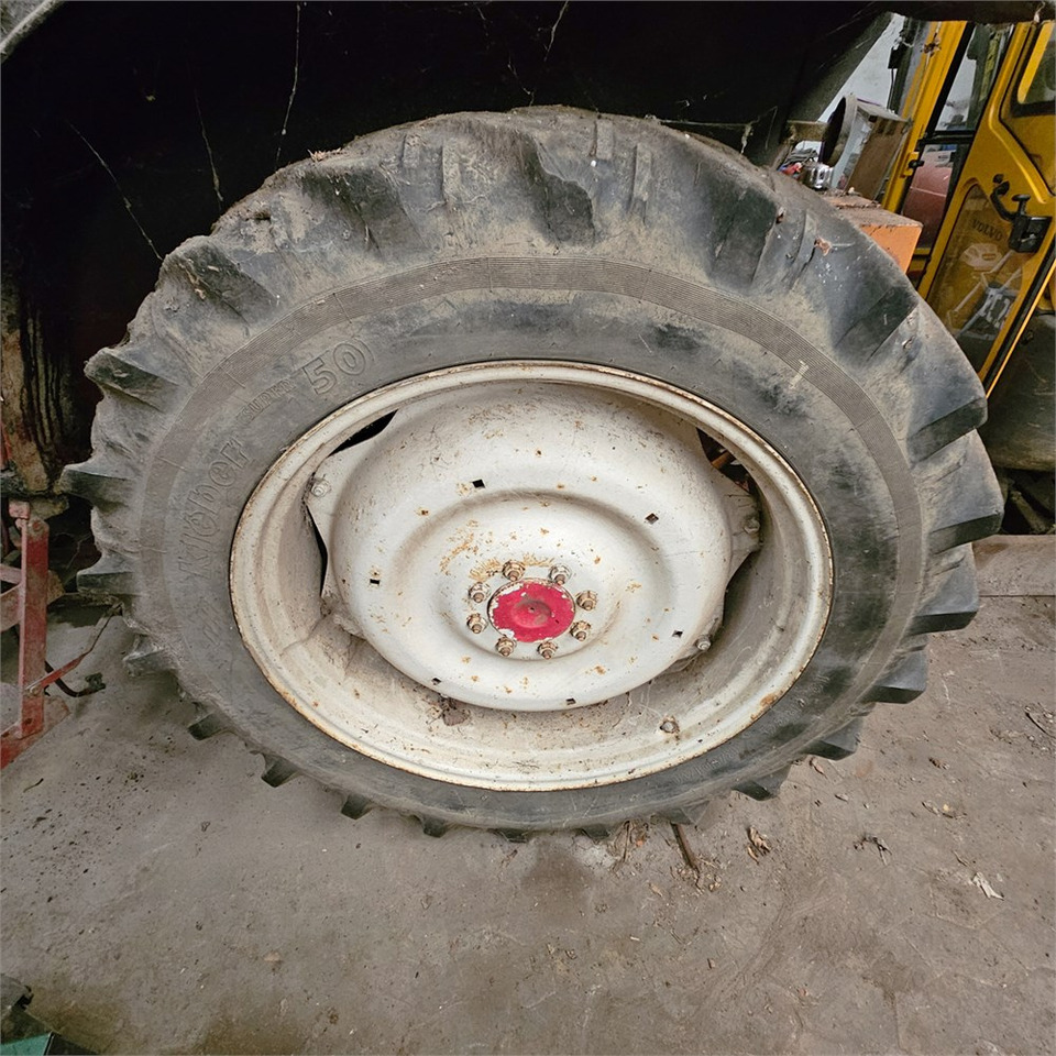 Farm tractor IH 485 XL: picture 37