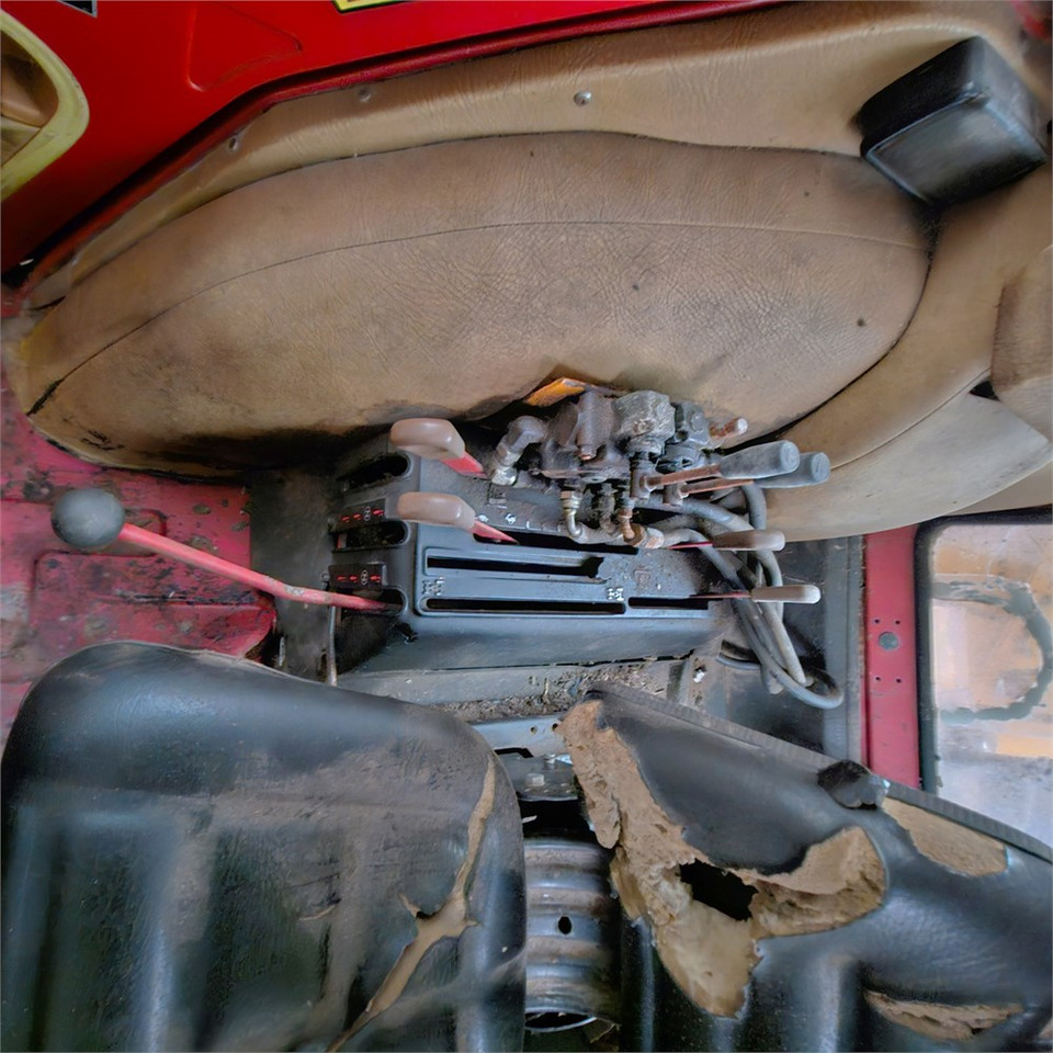 Farm tractor IH 485 XL: picture 14