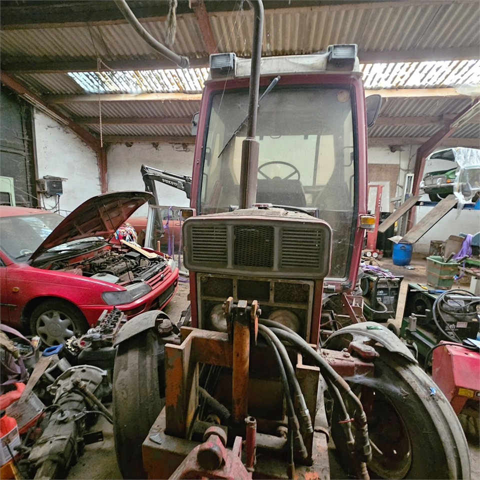 Farm tractor IH 485 XL: picture 9